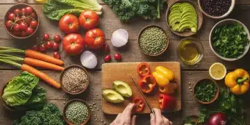 Mesa rústica com ingredientes frescos e coloridos para uma refeição saudável e econômica no Brasil.